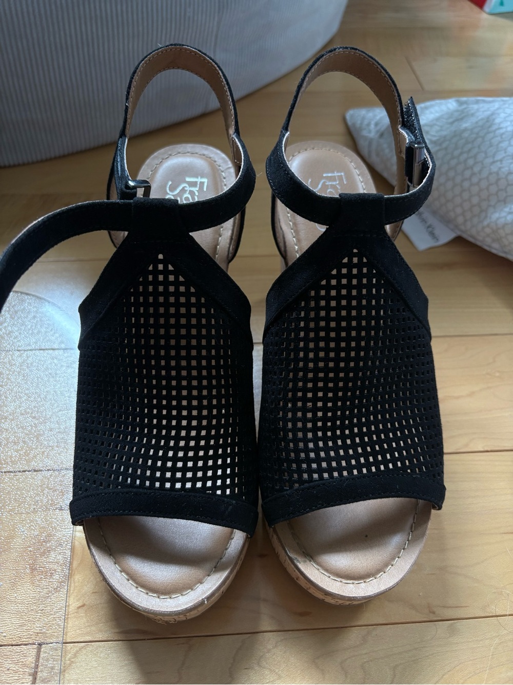 Franco Sarto Canyon Perforated T-Strap Cork Wedge Black Sandals Women’s Size 7.5